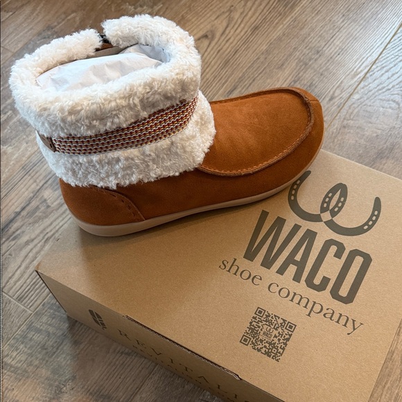 REVITALIGN Siesta Frosty Brown Winter Boots with White Accents - Picture 2 of 4